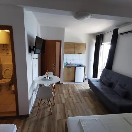 Lezenic M * ネウム