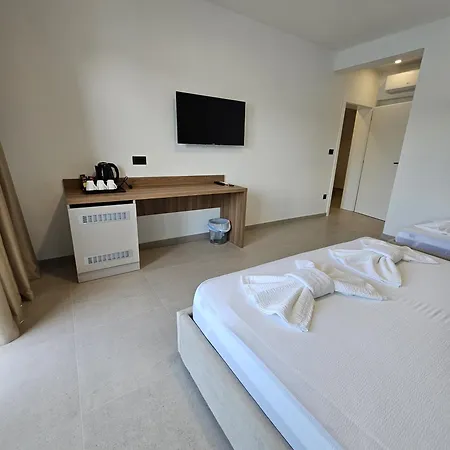 ゲストハウス Lezenic M ネウム