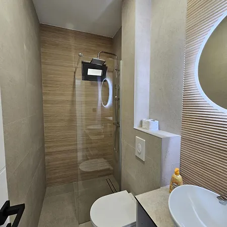 ゲストハウス Lezenic M