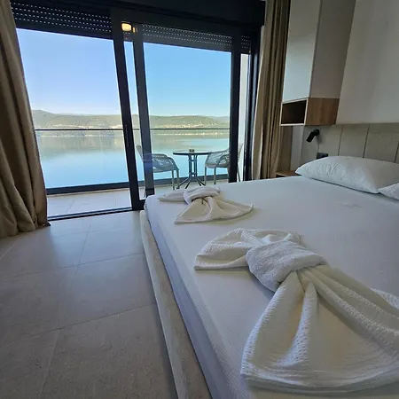 Lezenic M ゲストハウス ネウム