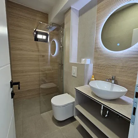 Lezenic M ゲストハウス *