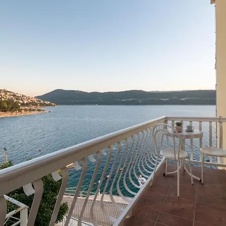 ゲストハウス Lezenic M ネウム